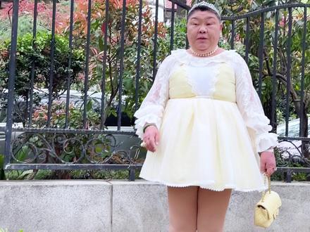 黄白色蓬蓬裙的穿搭,安福路小公主时刻提醒拍摄者当心车流,她善良的#安福路小公主 #安福路一枝花 #lolita #穿出自己的风格 #ottd穿搭