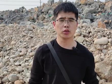 你知道一吨石头可以破碎成多少石子么?#砂石料运输 #传送带 #矿山机械设备 #输送设备 #输送带