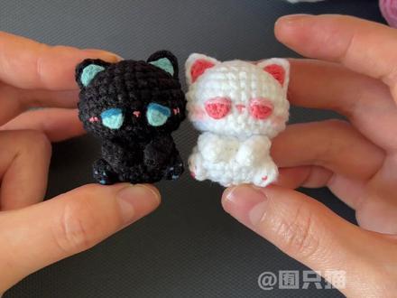 emo小猫钩织视频教程~ 🧶:@苏苏姐家官方旗舰店 四股棉(纯白64.浅红12.深粉02)
🪡:主体2.00mm/拆两股1.2mm
📒:眼睛如果有不织布也可以用不织布剪出半圆后粘贴
#手工毛线编织 #钩针玩偶 #毛线 #萌物