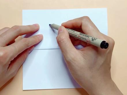 用一张纸手绘海绵宝宝,当嘴巴打开后,会发生什么呢