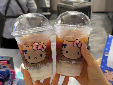 新品全冰奶酪美式你们觉得和小黄油美式比谁更夯? #我的咖啡续命日常 #全冰奶酪美式 #宝藏咖啡点单攻略 #小黄油美式 #满级吃商通关赛