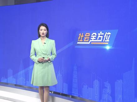 《随州一中荣耀传承90年访谈》之三 刘超“鄂北名校”被叫响 记者 付立明 杨磊 庞钰涵(实习)
【导语】荣耀传承九十载,桃李春风,硕果累累。随州一中的前60年虽历经时代风雨,但也为随州奠定了坚实的高中教育成果。时间来到30年前的1994年,刘超恰逢此时接任校长。如何传承并创造新辉煌?刘超决定:迁新址,建新校,创示范!新一中新面貌,考上清华北大等名校的历史性突破,也让这一时期的随州一中正式打响了“鄂北名校”的口碑。
【正文】1994年初,恰逢随州一中建校60周年,刘超正是在这个特殊的时刻来到一中担任书记、校长。眼前第一个任务就是办好随州一中六十年校庆。面对这所历史文化厚重,教育土壤肥沃的学校,校长刘超心潮澎湃之余,又倍感压力之大、责任之重。
【采访】随州一中原校长、书记 刘超:从市教委到市一中任职,适逢建校60年华诞,60年一个甲子。隆重热烈地举办了60周年校庆,校庆的成功举办,凝聚了人心,调动了积极性,扩大了学校的社会影响,促进了学校的快速发展。
【正文】1995 年,湖北省教委决定,在全省创建100 所省级重点示范高中。刘超感觉,这是随州一中提档升级、转型发展的绝佳机遇!他迅速向市里请示,到主管部门汇报。刘超说,当时只有一个想法:我要把老一中变成新一中。
【采访】随州一中原校长、书记 刘超:积极响应,紧抓机遇,1996年开始调研、考察、论证、选址、动工兴建。1997年8月开始招收首届新生。从动工兴建到招收新生仅用了10个月的时间,这传为佳话。
【正文】搬进新校区,软硬件提升发展,刘超与随州一中师生深切体会到了全市各级政府、部门与百万随州人民齐心协力办好市一中的决心。全体一中人也不负重望,“同步教学,整体优化”,高考成绩取得历史性突破。
【采访】随州一中原校长、书记 刘超:1997级新一中的首届毕业生,2000届高考质量实现了历史性的突破,跨世纪的飞跃。考上清华大学5人,北京大学 4人,中科大8人,三大名校共计 17人。成为一中发展的鼎盛时期!30年过去了,至今仍然记忆犹新,历历在目!
【正文】学校的择址新建、顺利搬迁,为创建成为省级重点示范高中奠定了坚实基础。“鄂北名校”的名号也正是在这一时期被叫响。虽已退休多年,在随州一中的五年校长生涯至今依然令刘超既自豪又难忘。
【采访】随州一中原校长、书记 刘超:当时的省教委主任孙德华同志称之为“鄂北名校”,随州市人民誉为“大学生的摇篮”!