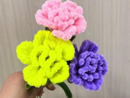 单枝康乃馨花束教程来啦,快给亲爱的妈妈安排起来吧#我爱手工 #扭扭棒的100种玩法 #亲子手工 @抖音小助手 @抖音作者助手