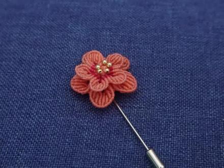 做人如梅,不争不显不露,只是自己静静绽放。#手工编织