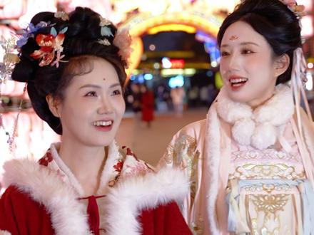 这份攻略,带你闯入上元灯彩图的梦里,成为画中人~
#长安不夜城 #跟着长安灯会穿越千年盛唐 #情满长安 #必游盛世长安景