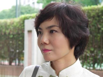 高考送考第一天,广州妈妈居然穿了“白色旗袍”送考?!听完心生敬佩,格局打开了#直击高考首日 #高考 #2023年高考 #广东高考