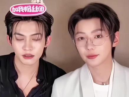 这个视频稍微有点长,在剪辑过程中发现没办法删去任何一段,云旗真的太勇了。说实话,这是我第一次追内娱,他们所带给我的感觉是完全不同的。说一些心里话:说实话我本来以为等52看完就不会那么上头,但没想到后劲太大了 。这个后劲不仅是角色所带来的,更多的是来自演员的真情流露,他们的真诚与努力,值得被更多人看到,我真的非常喜欢普普的性格,和游书朗有神似(没有说云旗不喜欢的意思)。我是真的对温柔的人没有任何抵抗力,普普就是那种情商高见识广表述也很好,有种温柔坚定内核稳定的感觉 。1.4那晚的直播我也想了好久,看到普普哭了,我意识到不仅我们没走出来,他们自己更加没走出来。说实话,我并没有一定要他们俩在一起,只是想希望他们都能幸福,网上看到一段话:
他们要是普通朋友,那就祝他们开开心心保持联系。
他们要是毕生知己,那就祝他们灵魂伴侣伯牙子期。
他们要是兄弟情义,那就祝他们岁岁年年永不褪色。
他们要是真的在一起了,那就祝他们百年好合。
无论他们是什么样的关系,都祝福他们。
#云熠小世界 #双人互动 #云熠星河 #一起走花路 #52