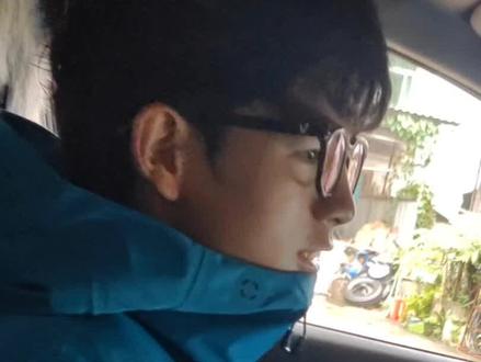 顶嘴的弟弟你怎么就要回学校了@啾啾 #送弟弟上学