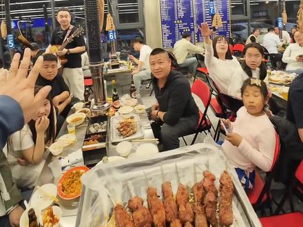 各位衣食父母,脑筋急转弯,什么刀不伤人?#脑筋急转弯 #烧烤