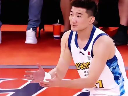 信任的崩塌 孙铭徽把球扔回给塔克的那一秒,广厦的冠军就已经没了#CBA总决赛首场上海战胜广厦 #孙铭徽
