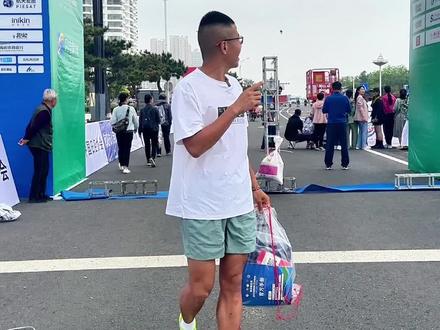 跑一场马拉松,需要带哪些装备。大正上半年的最后一场全马#海阳马拉松 ,天气有点热,没有成绩要求,顺利完赛就好。