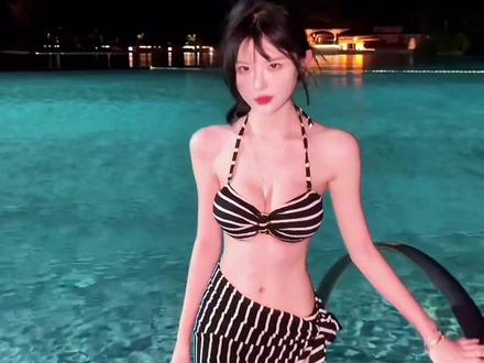 水灵灵的泳装 #泳池穿搭 #猪猪小野