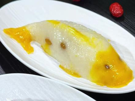 去年太晚了没买上这个年年有鱼,今年早早的就囤上了,大年夜的餐桌上必备的年年有鱼,好看好吃寓意还好,软软糯糯,老人孩子都爱吃#年年有鱼八宝饭 #八宝饭