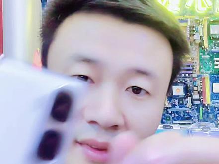 iqooNEO10更换后盖+中框!
在阳谷修手机贴好膜,就来找小蚁!
我们提供新机、二手、维修、回收、置换、贴膜外配等手机一站式服务。小蚁维修是全国连锁品牌,品质有保障。
我们的维修工程师,都是来自各大品牌的售后团队以及一线的技术大咖。曾服务于诺基亚、苹果、华为等国内外知名手机厂商的售后服务人员,有着丰富的维修经验和技术沉淀。我们将用专业的技术,竭诚为您服务。
小蚁维修采用开放式维修台,确保维修过程全程可见,让您的维修服务更加公开透明,让您在维修过程中感到安心、放心和省心。
我们还拥有原装正品配件,支持真伪查询,让您买的放心,用的舒心。
小蚁维修,您身边的手机管家,专业值得信赖!
如果您的手机遇到以下问题,请联系小蚁:
1. 手机维修:屏幕碎了、进水了、电池不耐用、按键失灵、摄像头坏了、指纹识别失灵、信号不好、充电慢或充不进去电等等。
2. 手机回收:闲置不用的手机可以来卖哦,价格高于同行。
3. 手机置换:以旧换新更划算,还能享受更多优惠福利。
4. 手机贴膜:全系列钢化膜,拒绝毛边,拒绝卷边,拒绝起泡,给您带来更好的使用体验感。
5. 其他:手机数据恢复、手机清理、手机消毒、手机壳、耳机等外配。
关注小蚁维修,让生活更简单!#手机维修换屏#手机贴膜#手机爆屏修复#手机换电池#手机回收置换