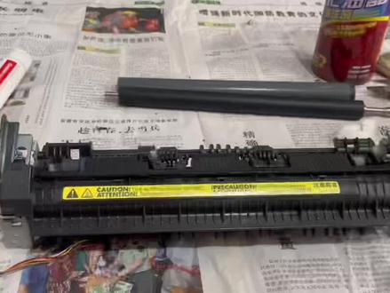 兄弟姐妹们动起来!#中视频伙伴计划#打印机维修视频教程 #惠普1136更换定影膜 #更换定影棍