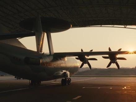 翼下有我,请放心远航! #空军 #战机