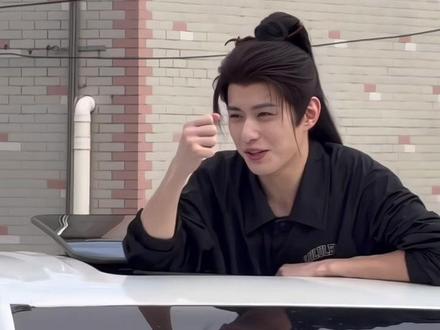 徐振轩:到底谁发我抠鼻子!💢气到握紧拳头! #徐振轩