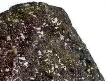 常被人误认为陨石的地球岩石,
1,酸性火山碎屑岩
2,用赤铁矿熔融的人工造假陨石
3,火山玻基辉橄岩
4,斑状镁铁质火山岩,
5,卵石状辉绿岩
6,斑状结构火山岩(响岩)
7,物鲕状碧玉
8,物硅质鲕粒岩
9,火山碎屑砾岩
10,火山熔炼形成的隐晶质玻璃岩,
常年全国猎陨,自己捡的陨石,可优惠,本人不收陨石,找我鉴定一次9.9元,收徒200元,认可知识付费,加我18535853332,关注我,我们一起玩陨石#陨石 #陨石科普