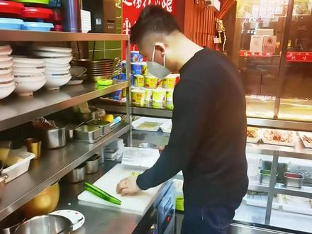 松哥说:今天上班了,全员杨康,整点爽口的吃!哈尔滨的素拍黄瓜就这么简单一看就会!#拍黄瓜