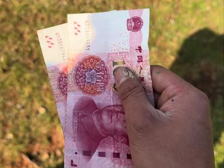 给美女姐姐画了一幅画,姐姐好开心😁😁#艺术在抖音 #vlog十亿流量扶持计划 #熊猫 #给陌生人画画 #创作者扶持计划