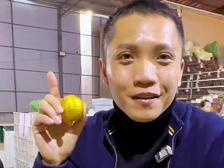 时隔两年,只甜不酸的泰国枇杷芒又回来啦,直接带皮吃脆嫩无渣,芒香+柿香+一些其它热带水果的香味,喜欢纯甜口感的朋友们大概率会喜欢#强烈推荐 #源头好生鲜 #枇杷芒#泰国美食 #快来一起尝个鲜