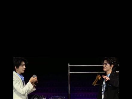 3月2号云旗郝熠然演唱会
堪称婚礼现场,头纱头纱#我担秒了全世界 #追星的幸福此刻具象化了 #云旗#郝熠然