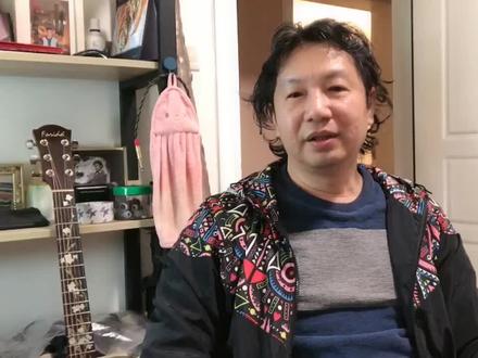 高档服装品牌店的更衣间绝对没有镜子,难道要防止"不可描述"?