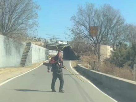 大圣一缕残魂,落在永定河边#齐天大圣 #孙悟空 #怀来县 #流浪汉