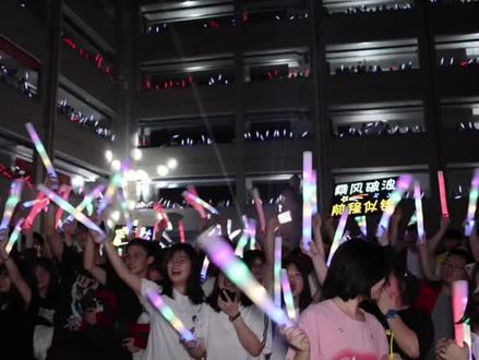 喊楼是一场盛大而又热烈的告别!勇士们!去战吧!#高考加油 #喊楼 #高考喊楼 #逆战大合唱