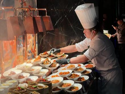 杭州500多/人的高端黑金自助!看看到底能吃到些什么 #自助餐 #雍容荟海鲜自助 #杭州美食 #花式吃螃蟹大赛 #圣诞餐厅推荐