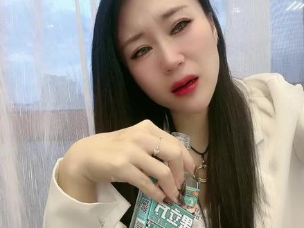 你信不信一个陪了你几天的人,很有可能让你忘了陪你几年的人……
暧昧上头的那一刻……谁都是宝贝
最怕长久的陪伴……
不如突如其来的温暖……