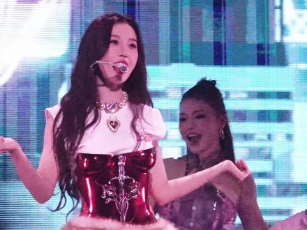 20251206 虞书欣 我怎么这么好看 #虞书欣 #虞书欣blossom生日音乐狂欢派对 #我怎么这么好看 #演唱会 #直拍