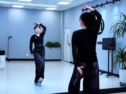 新舞推荐《青山巅》背面音乐教程 演绎@巧妙 #一学就会系列 #成人零基础舞蹈培训 #青山巅 #适合初学者 #广场舞 @DOU+上热门 @DOU+小助手