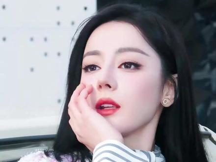 热巴跨国转场引热议 迪丽热巴发博报平安!因航班原因缺席时装周后,现或已安全落地马来西亚。#迪丽热巴 #迪丽热巴落地马来西亚 #明星