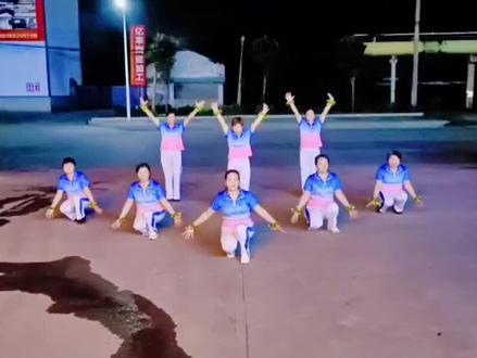 #团队精神 要知道广场舞协会发的衣服这么漂亮,就不用买新衣服了,💃🏻😄😄❤️#爱舞蹈爱生活 @DOU+小助手