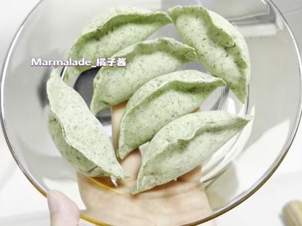 家用厨师机选购5要素~双螺旋揉面玩出新花样 618快到了,一定有不少姐妹等着大促入手厨师机,趁这个时间来讲讲厨师机选购的5️⃣大要素,谨防踩雷~
1️⃣.运行声音及稳定性
2️⃣.防黑粉设计
3️⃣.揉面出膜效果
4️⃣.打发搅拌效果
5️⃣.额外拓展功能
以我手上这款凯度新款的F7pro霜刃厨师机为例,来讲解为什么这5点很重要~
#厨师机 #厨师机推荐 #厨师机家用 #烘焙人的日常 #美食