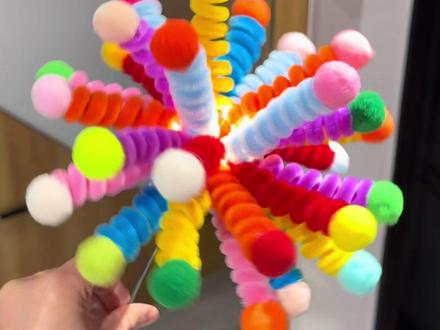 看一遍就会得弹弹烟花,教程来啦!#挑战扭扭棒的100种玩法 #扭扭棒手工 #扭扭棒烟花