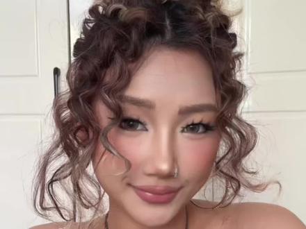 ins🔥复古花苞头 超简单教程❗️
#卷发妆容搭配 #美式甜心芭比混血妆 #轻欧美卷发 #ins风 #花苞头