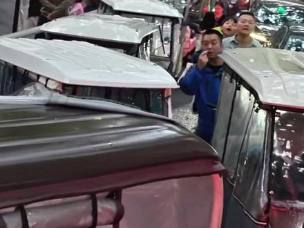 郑州严查电动二轮、三轮、四轮车!交警为应对冬季交通安全风险,将在全市范围内开展安全整治行动。