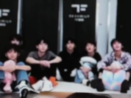 表弟2024年演出自制剧里面有一对情侣就是设置了对方为壁纸!这段剧情他知道!所以25年设置壁纸简直就是毋庸置疑!应该没人说过这件事吧?
#橹穆 #壁纸 #tf家族 #磕cp #磕学家