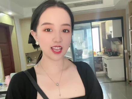 主播行业已经走向持证上岗,越来越正规化了。对于公司的经营也要求更加规范,这是好事情哦。想要加入的赶紧咯。