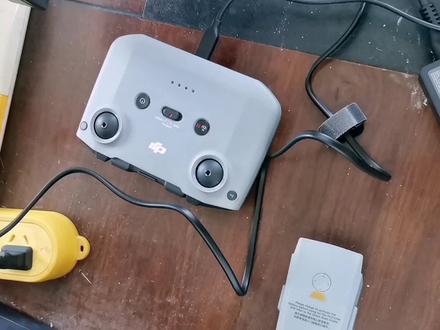 #大疆无人机 #大疆air2s 充电方式,你学会了吗?@抖音小助手