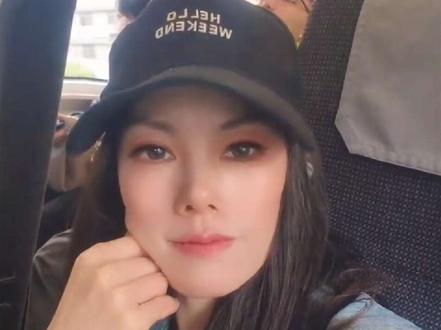 2种方式去阿里山
1.高鐵嘉義站(2號出口7號月台)→搭乘台灣好行阿里山7329 A線
2.台鐵嘉義站→搭乘新自強线117線(找到火車站前的大白就看到候車亭了)票建议提前在到(嘉义火车站family mart里面)的全家FamiPort機台或 FamiTicket網頁預購車票划位,记得不能当天购买哟!
如果用悠游卡/一卡通是不能确保有位置的!要提前很早去排队(至少半个小时)
上山大约2个小时路道弯曲会晕车的要准备晕车药!
巴士会停在阿里山车站的7-11可以先进去买最迟的巴士是4.40pm7329 B线最迟的巴士是5.10pm错过了就要自己想办法下去了!!叫车会超贵的啦!
所以大家一定要先购买回程的票哦!进入阿里山国家森林游乐园买门票单人门票我們是坐巴士到阿里山82台币,
从巴士下车时司机会给一个单用那个单可以扣50台币!
沿着路线走会去到阿里山车站
1.先購買沼平線單程。
2.搭火車6分鐘到沼平站下車
3.歩行50分鐘到神木站。
4.搭火車7分鐘回阿里山站。再走回7-11等待上车回奋起湖,我們住奋起湖民宿,不住的坐火车去嘉义火车站!
#台湾阿里山#台湾阿里山风景#台湾旅行攻略#台湾必去 #台湾阿里山