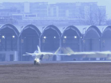 “粗脖子版”?成飞罕见曝光黄皮歼20A,性能上有哪些改进? #歼20 #全球创作者计划 #飞机 #歼20A