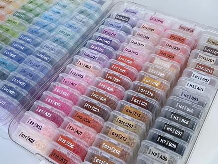 拼豆!!!开箱!!! 来啦!!主包自用的材料清单给大家列在这里啦!无广,完全自费哦~仅供大家参考哈:
✅豆子:🍑黄豆豆拼豆 120色 💰168
✅豆铲&豆笔:pxx 拼豆工具 💰29.11
✅拼豆盘:pxx MCGUFFEY玩具 💰4.1
✅烘焙布:pxx 沐屿潼 3张 💰3.79
✅熨斗:pxx 京派电器 💰25
✅彩色色号贴:pxx Miss Girl 293色 💰7.25
✅五角星挂件:pxx 钥匙扣品类大全 20个💰5.79
✅包装袋:pxx 小锅贴文创 20套💰7.82
✅美纹纸:pxx 紫青 4cm宽 3卷💰3.34
✅方形收纳盒:1688 黛慕日用品 120个💰16.9
✅A4试卷收纳盒:pxx 柚檬家居 2个💰14.2
✅总计:💰285.3
#拼豆#新手避坑指南#宝藏生活家企划#冬日宅家快乐屋