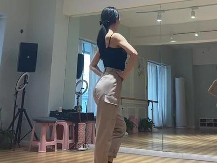 #拉丁舞恰恰 #少儿恰恰套路 简单的小组合 适合一年左右的小朋友呢🥰