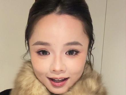 一分钟就能学会的新年发型!!贵气精致小姨既视感!! #编发简单易学 #新年发型 #新年发型教程