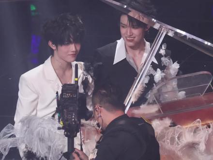 小极你也很喜欢新皓哥哥吧
#极皓 #苏新皓 #张极 #四手联弹