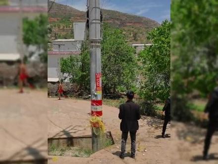 一柱擎天砸蛋蛋,有砸有还……😂#结婚 #流量 #风俗习惯 @抖音能量站 @抖音小助手