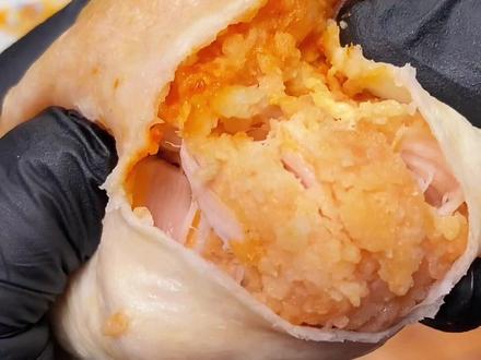 懒得做饭就做个#鸡肉卷 吃吃吧,空气炸锅十分钟就好#好吃到爆 #空气炸锅美食 #半成品